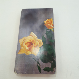 Коробка с изображением розы.